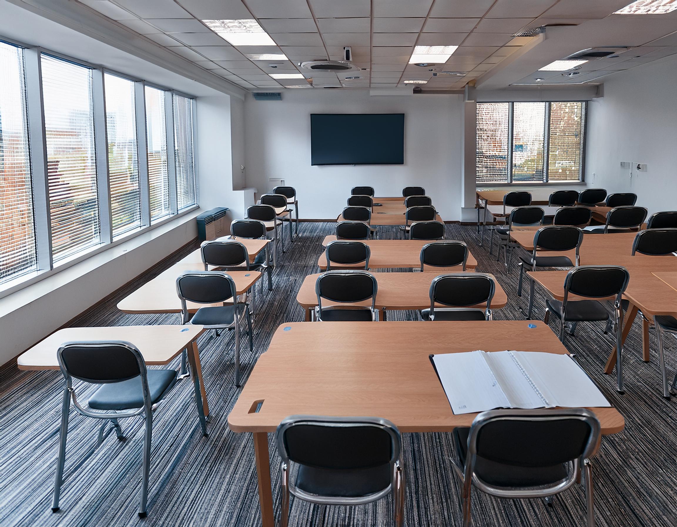 Moderne Seminarumgebung, inspirierender Lernraum, kreative Ausstattung